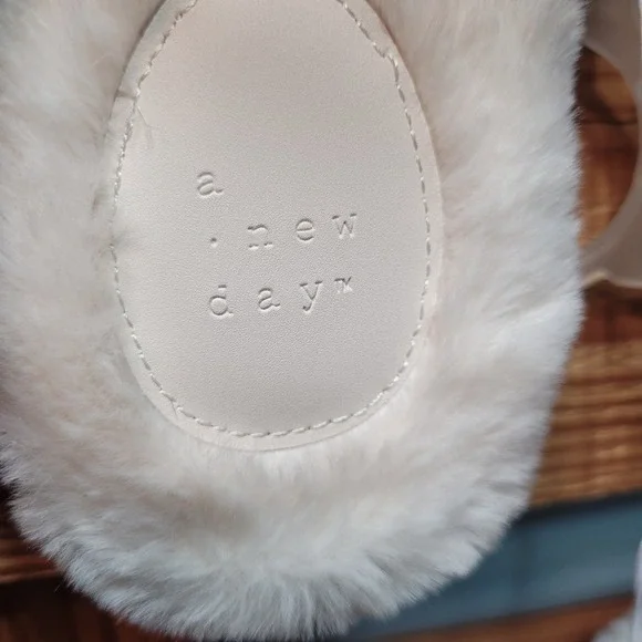 A New Day Women's Cream Faux Fur Scuff Slippers - Cozy & Stylish - Size 8 - Picture 2 of 5